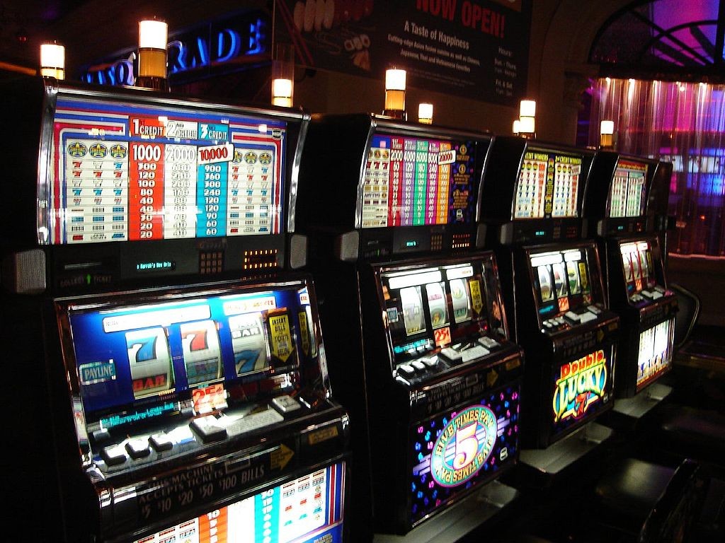 1024px-Nawlins_Slot_Machines_035